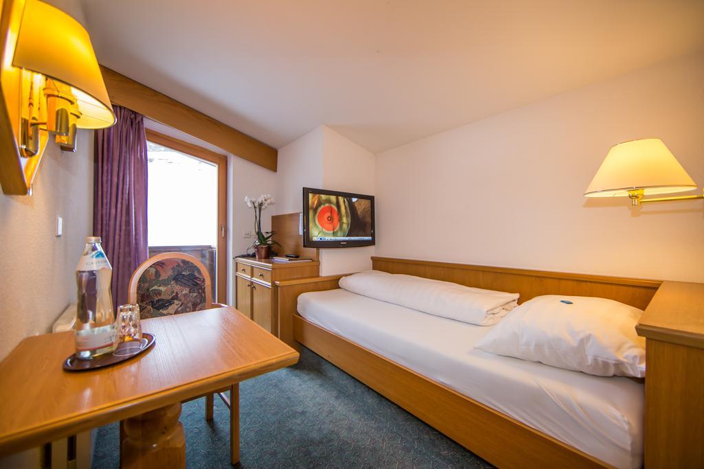 Hotel Cresta Samnaun Room photo